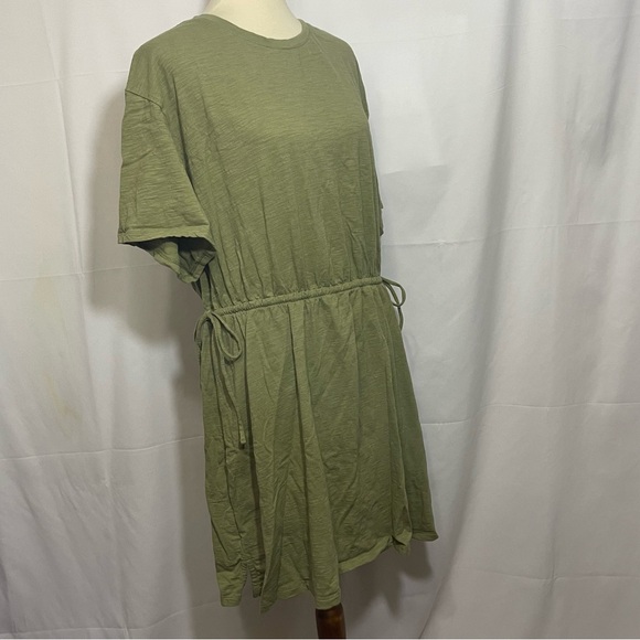 Old Navy Cinched Waist Short Sleeve T-Shirt Dress - Picture 4 of 12
